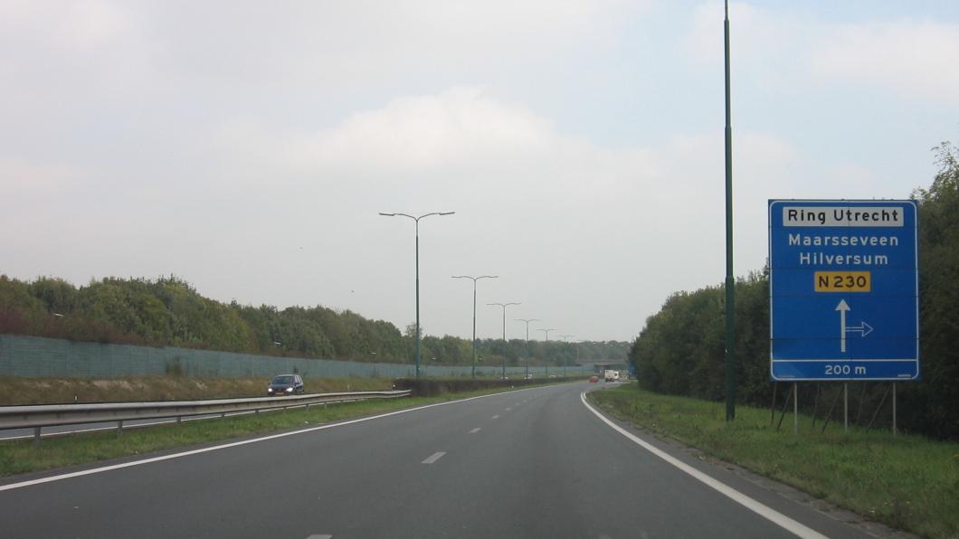N230 / Zuilense Ring nabij afslag Maarssen (foto: M.M. Minderhoud, CC BY-SA 3.0) M.M. Minderhoud, CC BY-SA 3.0
